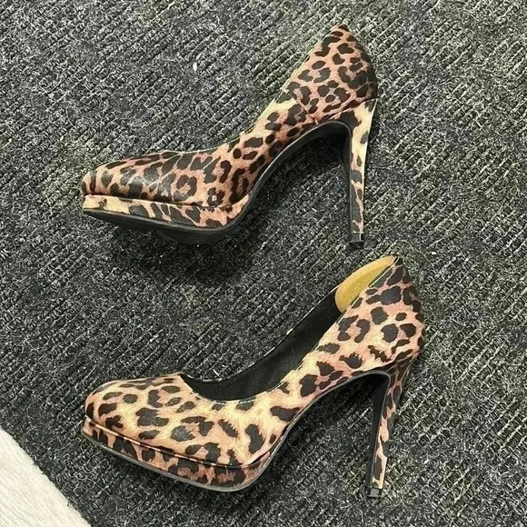 Fioni satin leopard print pumps - Picture 3 of 3